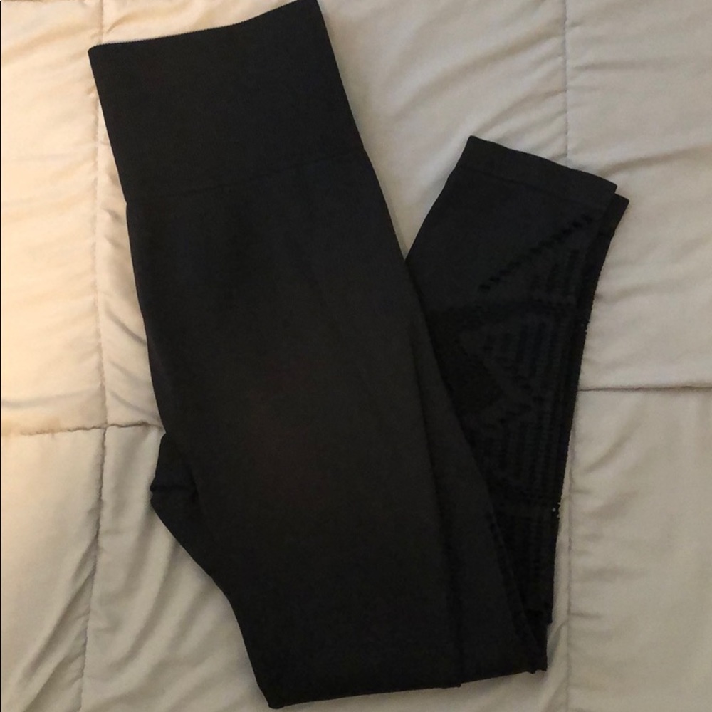 Pink leggings, cool and comfy style.